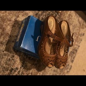 Women’s Tan mules